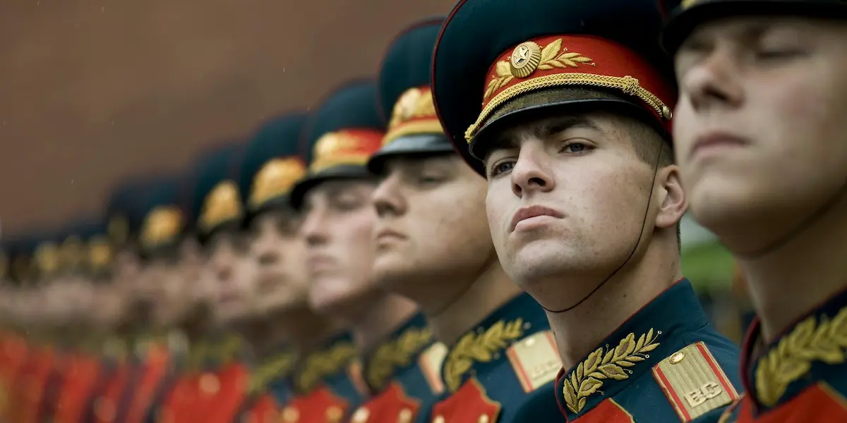 Парад и Вечный огонь — образы Дня защитника Отечества